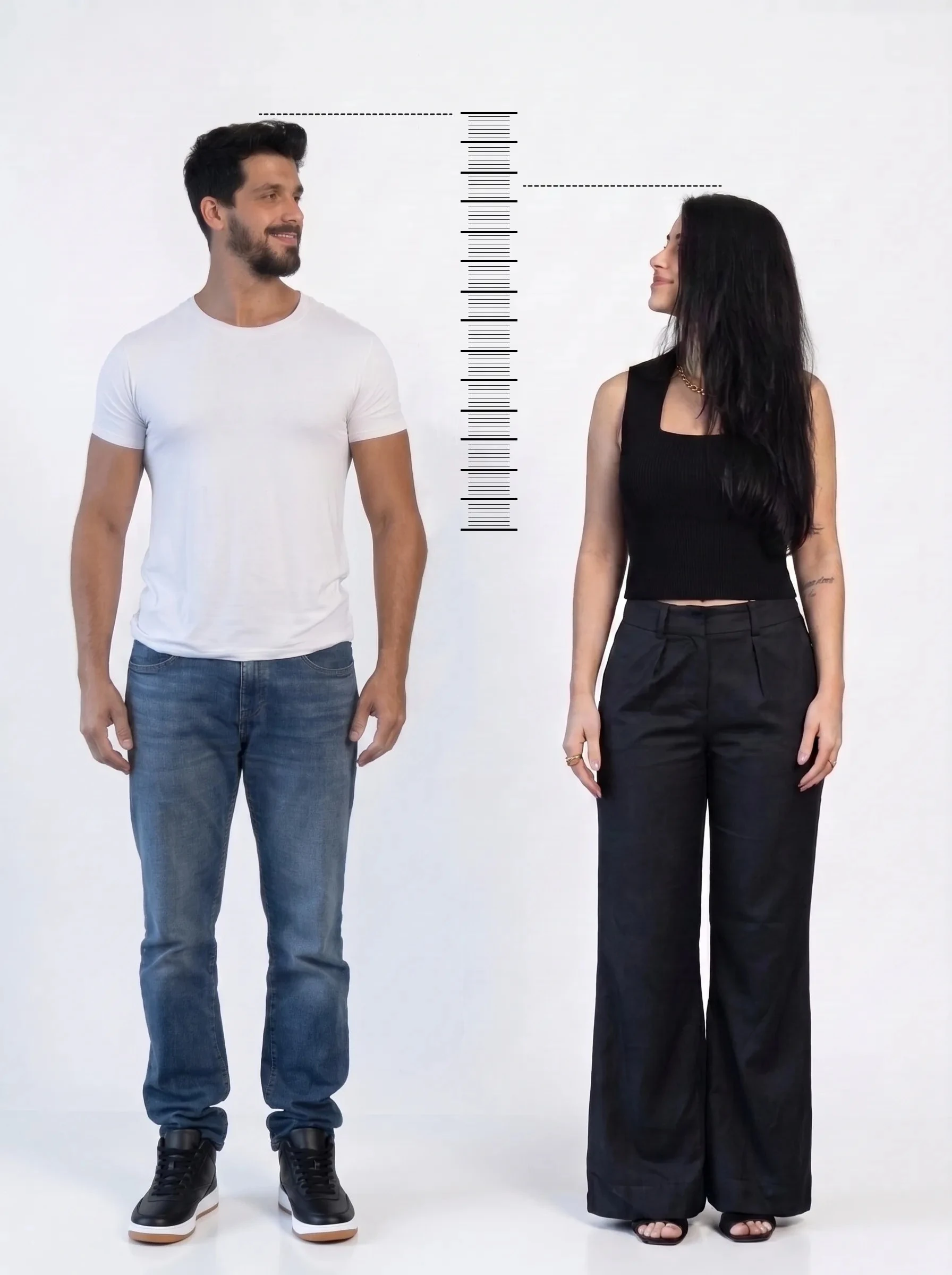 Depois: homem usando Tênis Casual Thunder ao lado de uma mulher